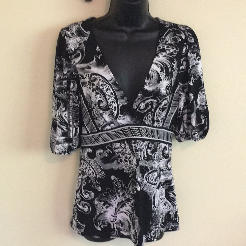 Black/White paisley BCBG Max top. Size Small